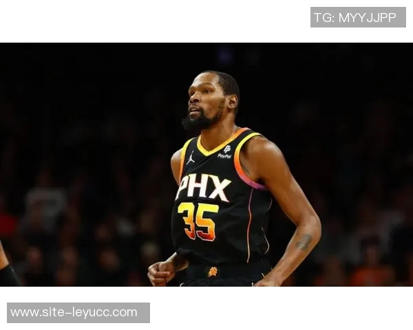 杜兰特首节火力全开半场高效表现助球队领先17分4板1助2帽展现全面能力 杜兰特首节火力全开半场高效表现助球队领先17分4板1助2帽展现全面能力